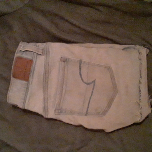 Shorts - Picture 3 of 4